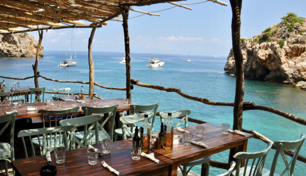 Beachclub Teambuilding in Barcelona